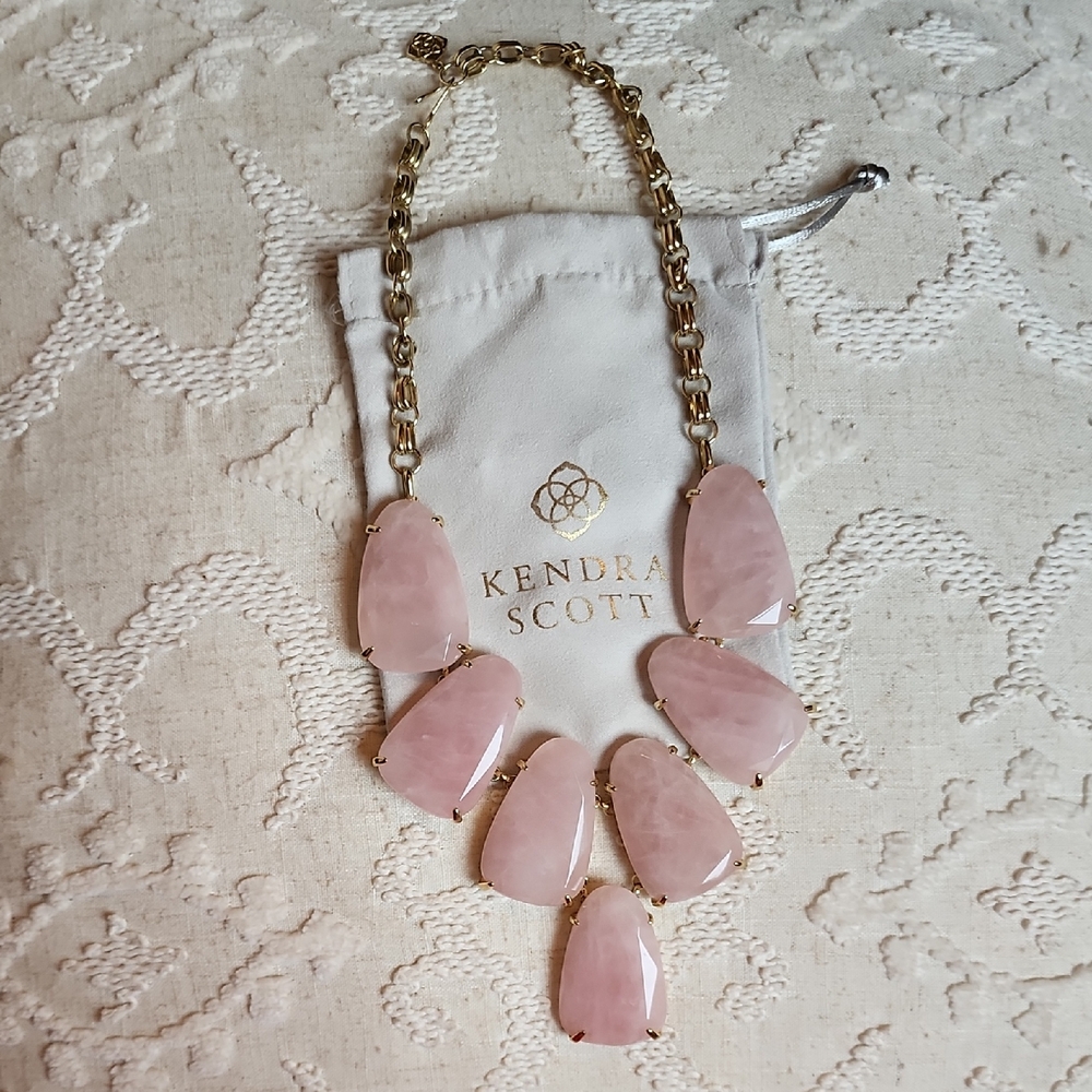 Kendra Scott Pink and Gold Harlow Statement Necklace ✨️